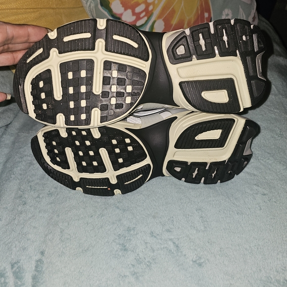 Nike V2K WOMENS 6.5 White and Gray Sneakers - Picture 9 of 11